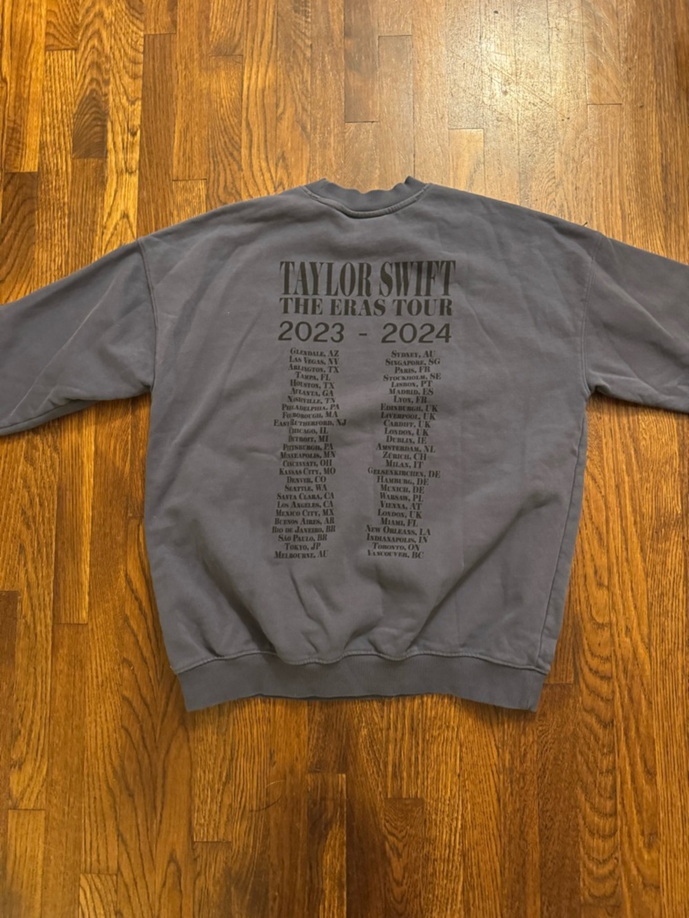 Taylor swift eras tour official sweatshirt size medium